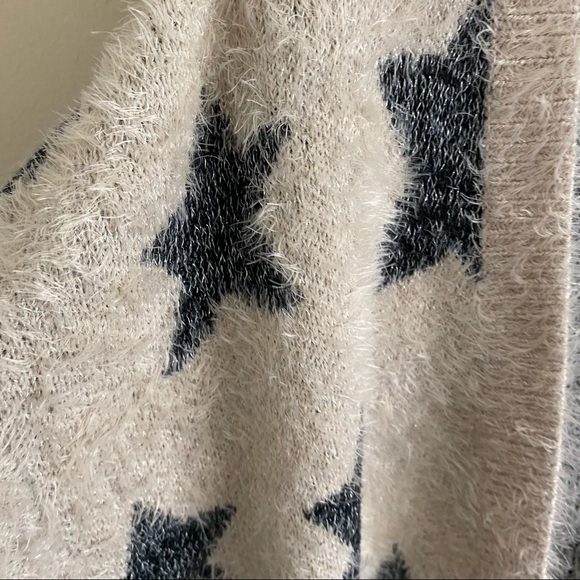 American Eagle Outfitters Cream and Black Star Sweater - Picture 3 of 9
